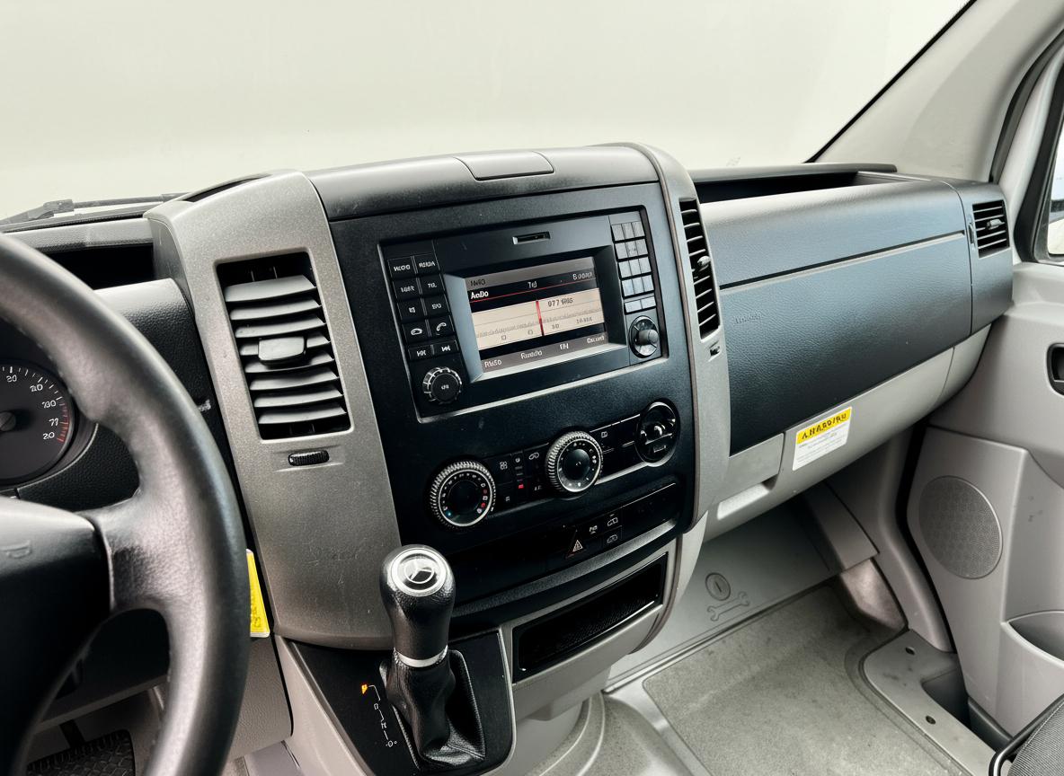 Mercedes-Benz Sprinter 2500 High Roof 144-in. WB 2014