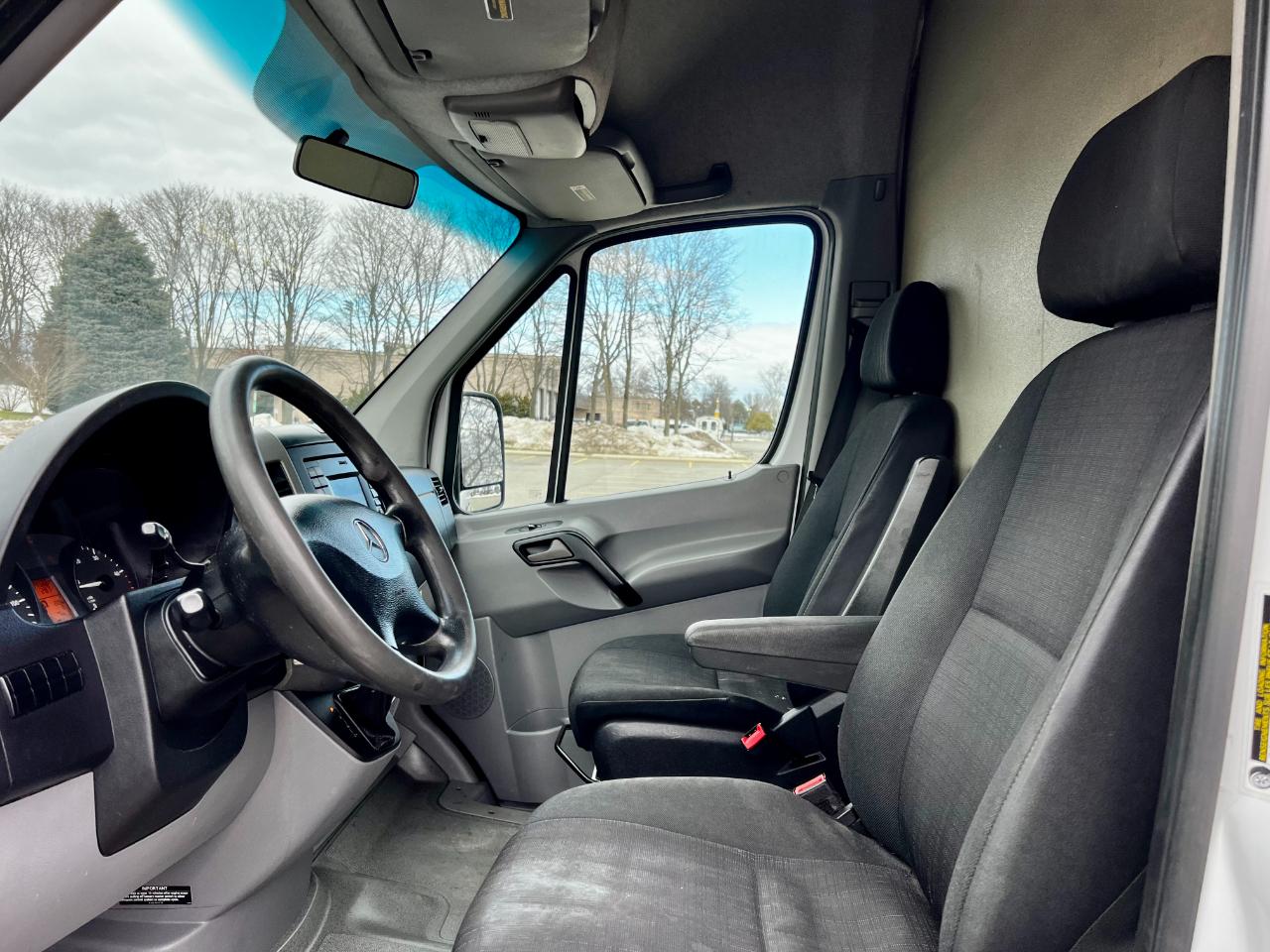 Mercedes-Benz Sprinter 2500 High Roof 144-in. WB 2014