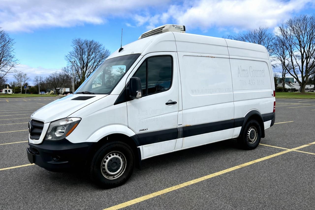Mercedes-Benz Sprinter 2500 High Roof 144-in. WB 2014