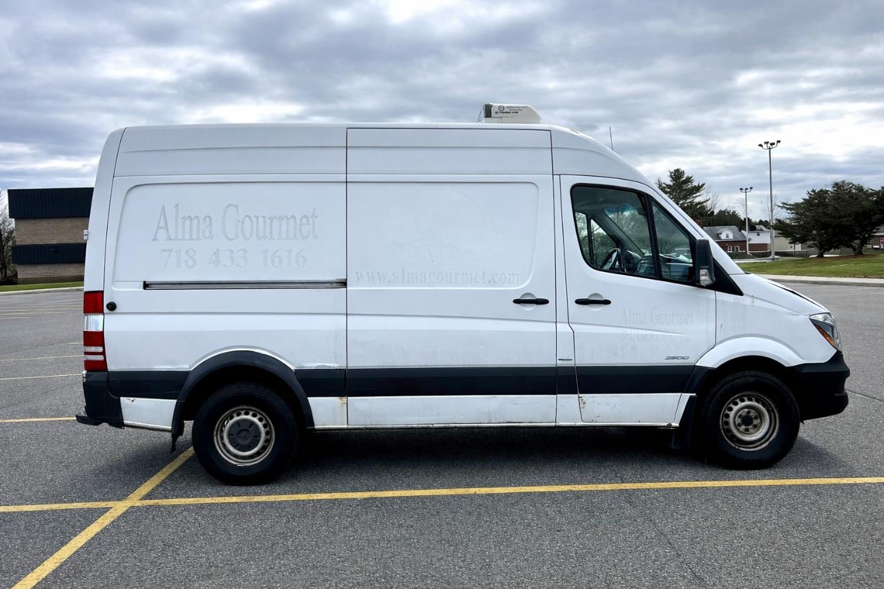 Mercedes-Benz Sprinter 2500 High Roof 144-in. WB 2014