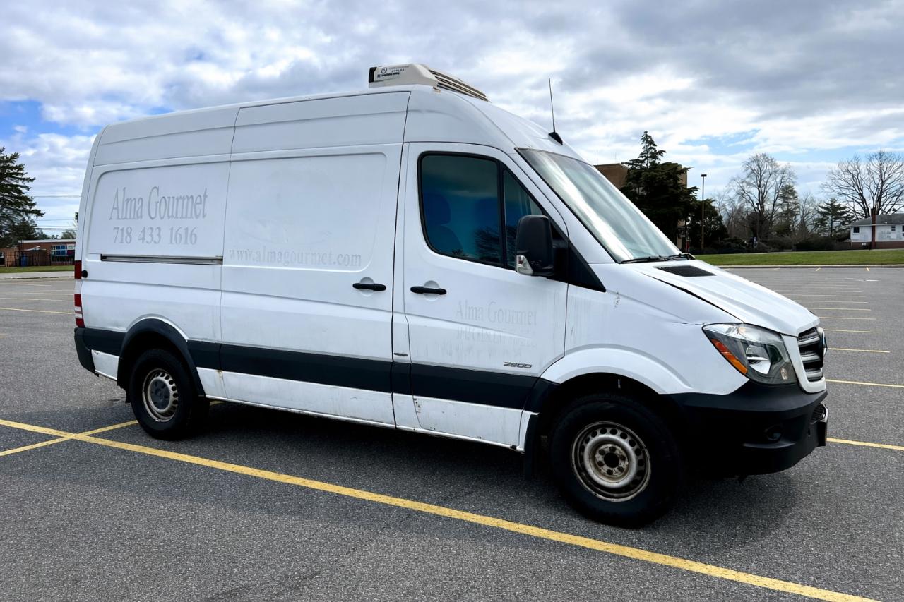 Mercedes-Benz Sprinter 2500 High Roof 144-in. WB 2014