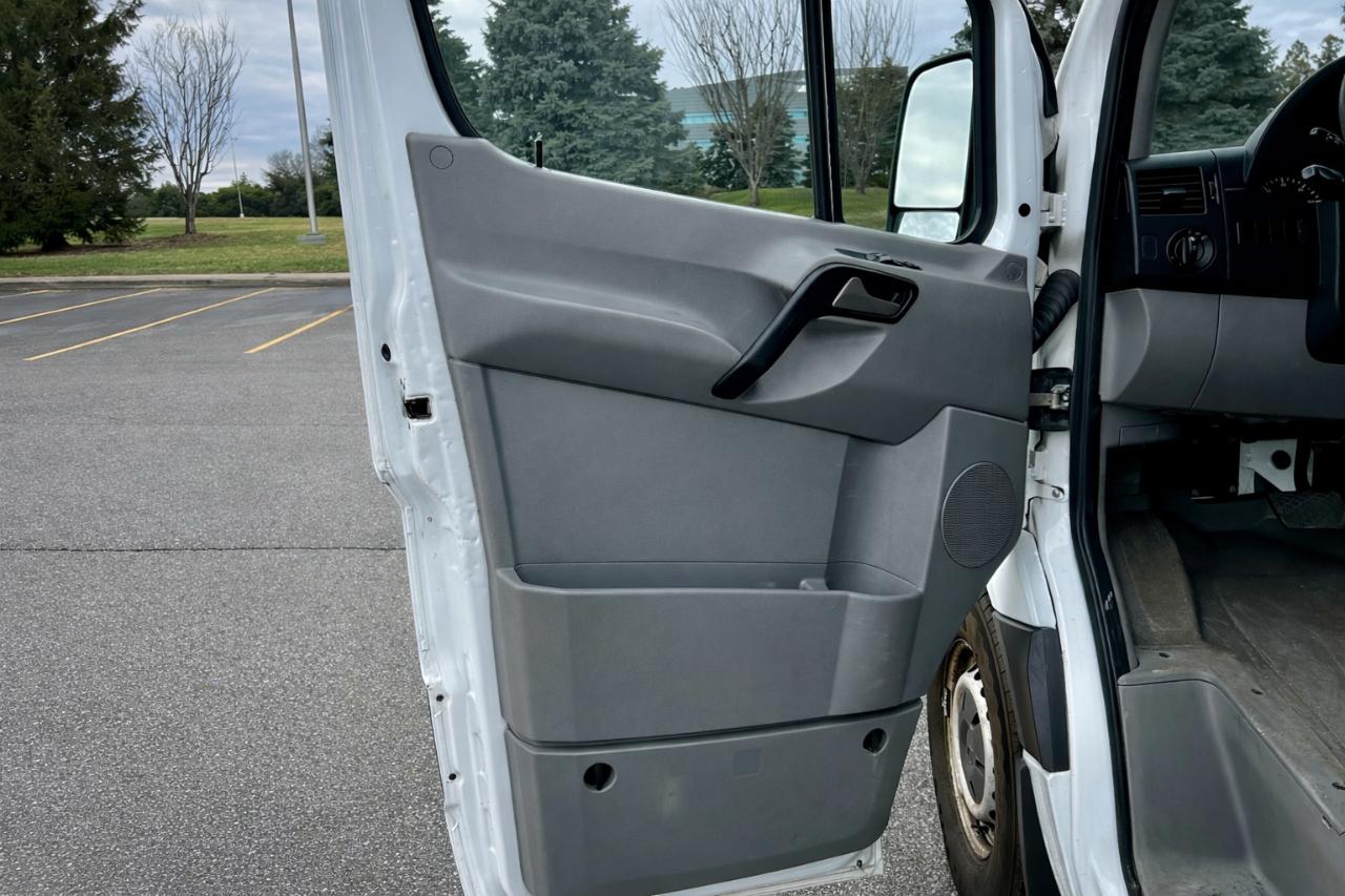 Mercedes-Benz Sprinter 2500 High Roof 144-in. WB 2014