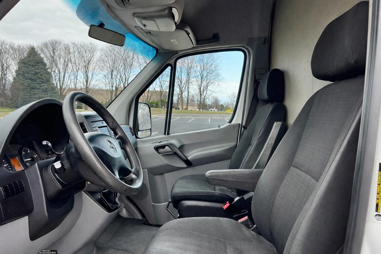 Mercedes-Benz Sprinter 2500 High Roof 144-in. WB 2014