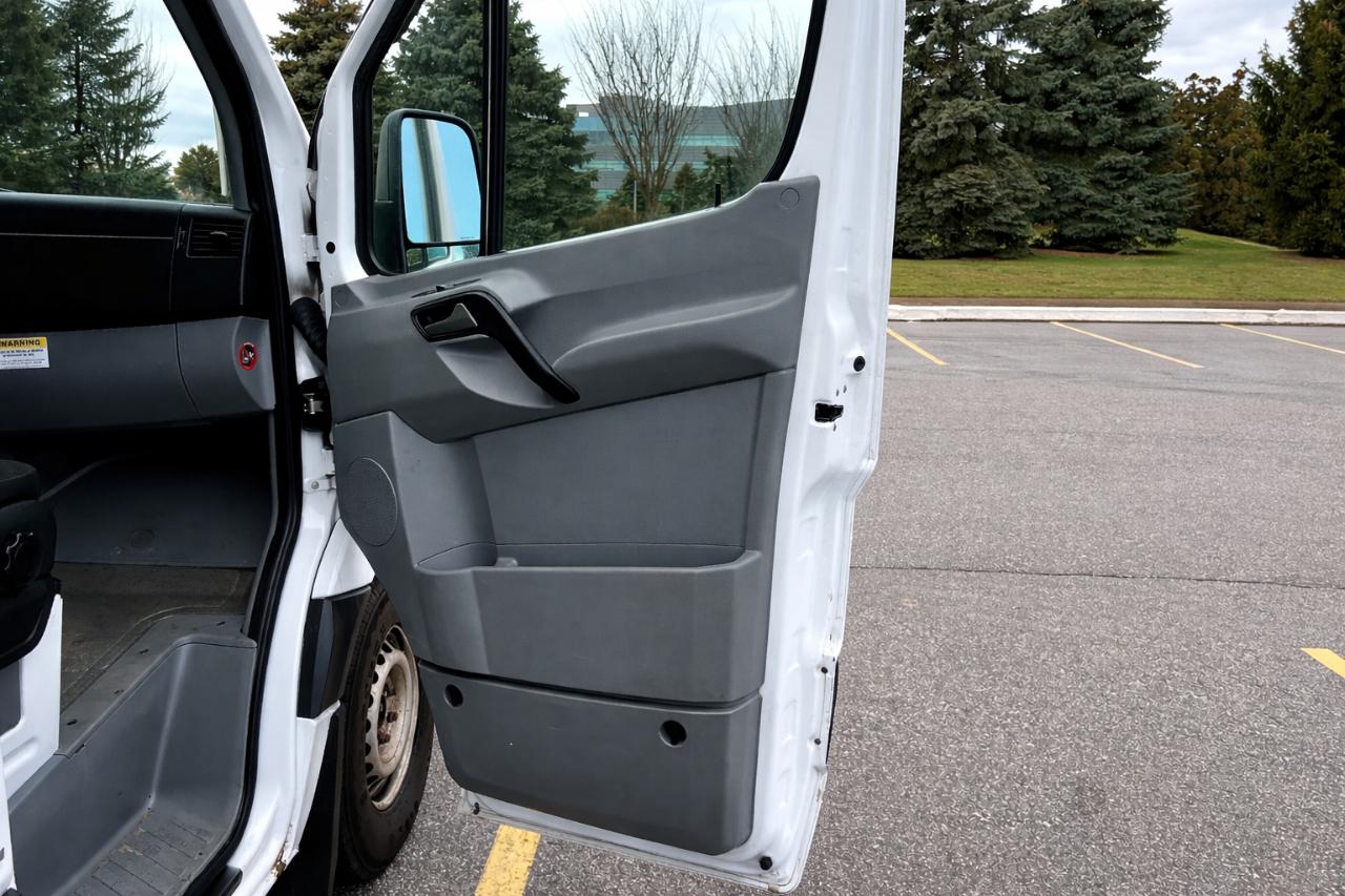 Mercedes-Benz Sprinter 2500 High Roof 144-in. WB 2014