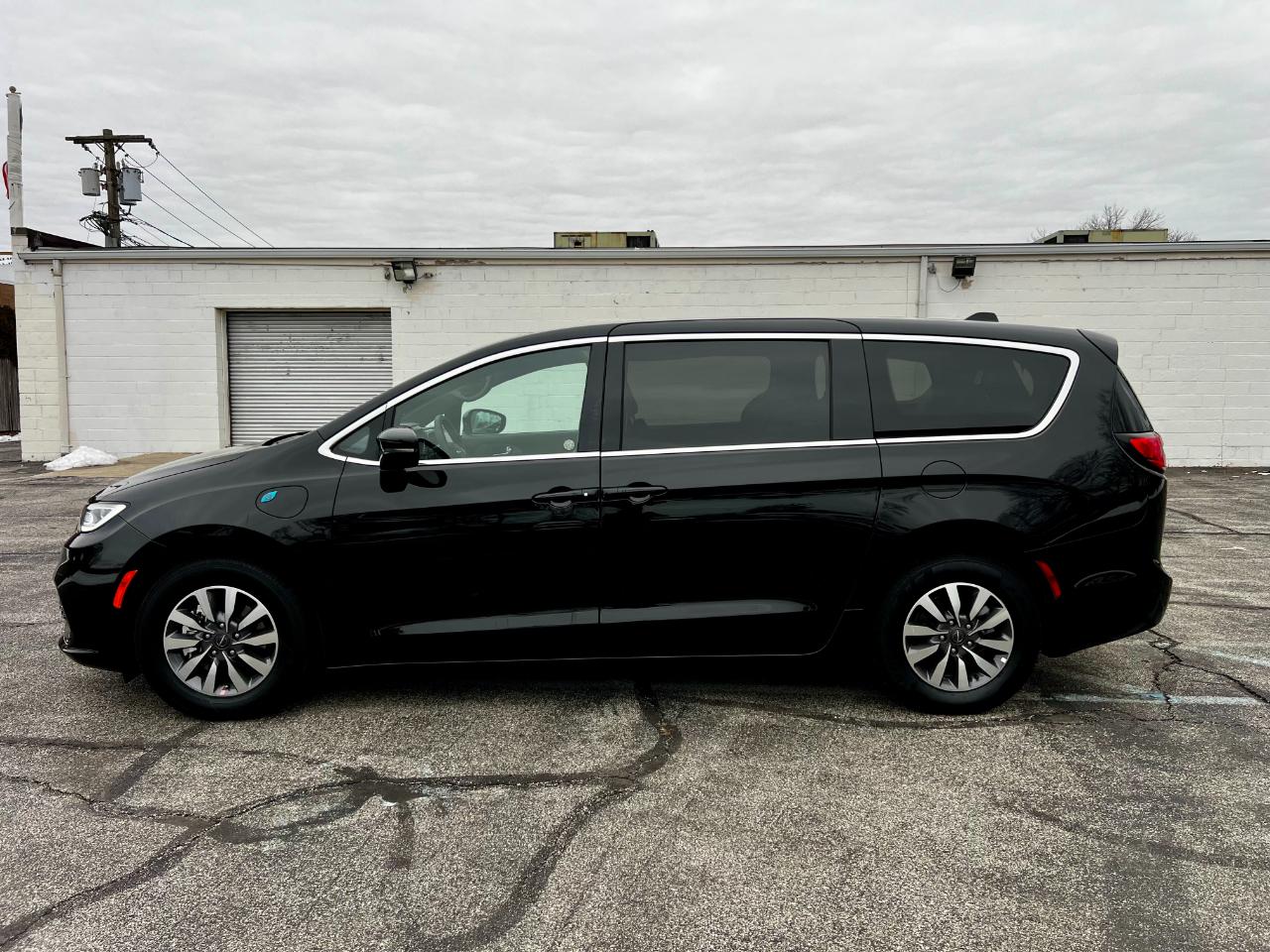Chrysler Pacifica Hybrid Select 2025
