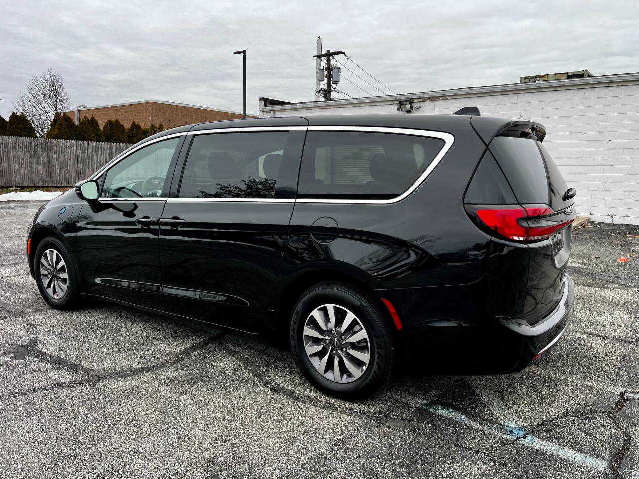 Chrysler Pacifica Hybrid Select 2025