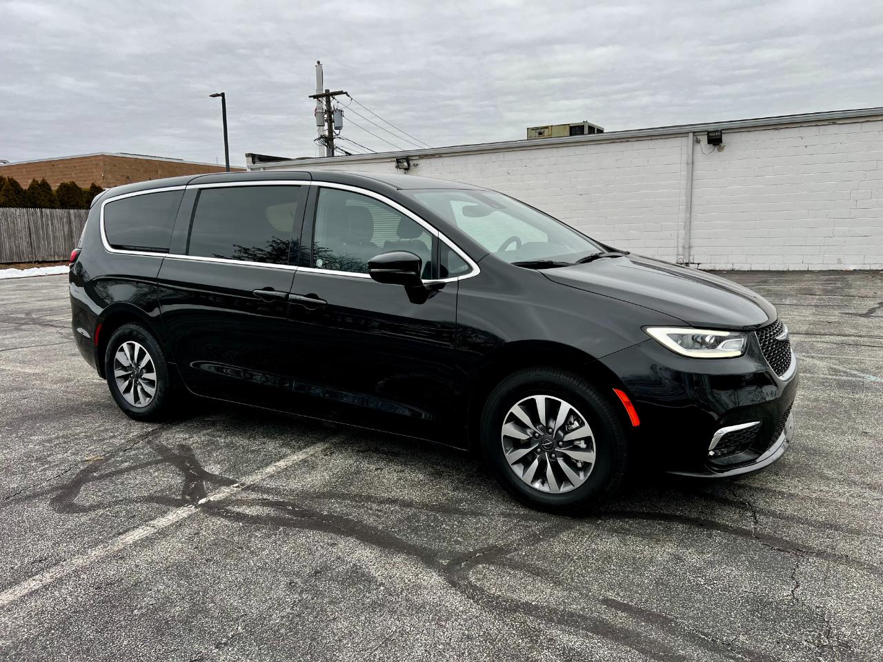 Chrysler Pacifica Hybrid Select 2025