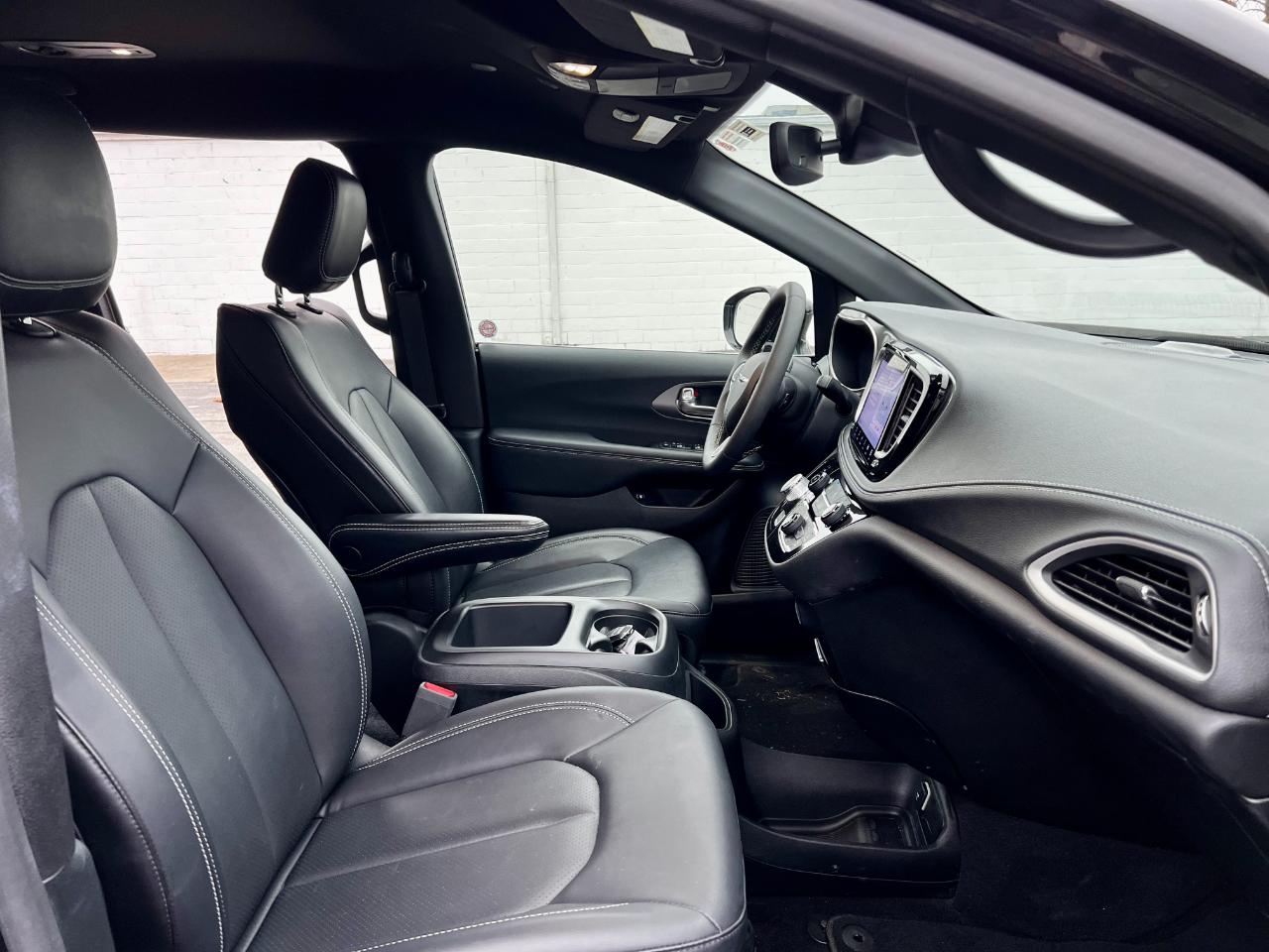 Chrysler Pacifica Hybrid Select 2025