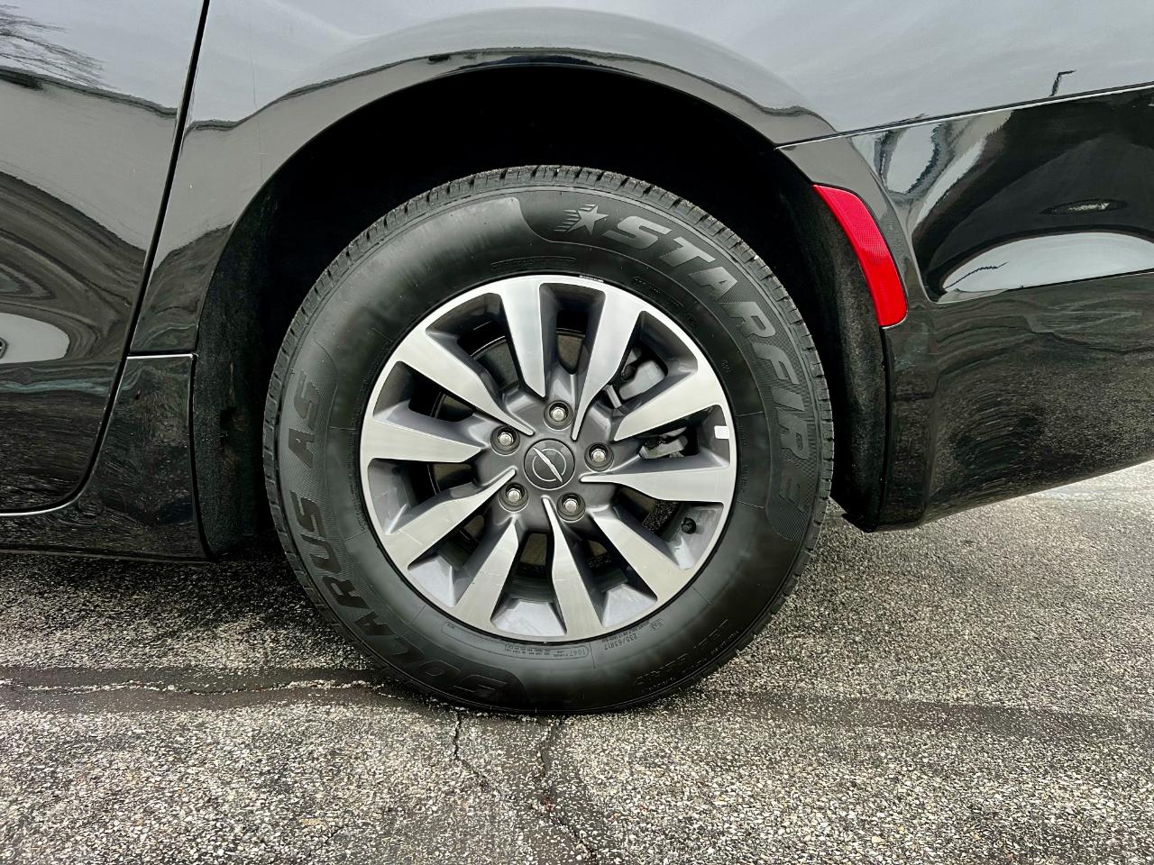 Chrysler Pacifica Hybrid Select 2025