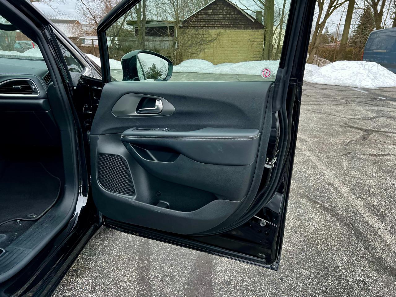 Chrysler Pacifica Hybrid Select 2025