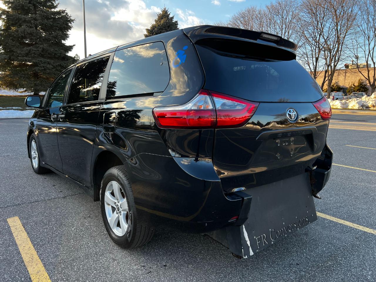 Toyota Sienna LE 7-Passenger Mobility 2020
