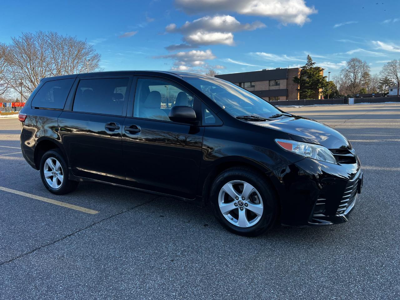 Toyota Sienna LE 7-Passenger Mobility 2020