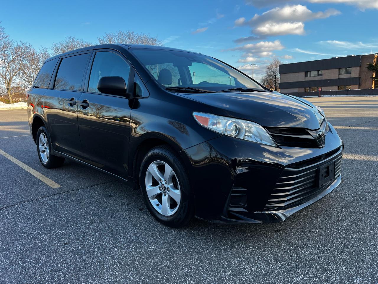 Toyota Sienna LE 7-Passenger Mobility 2020