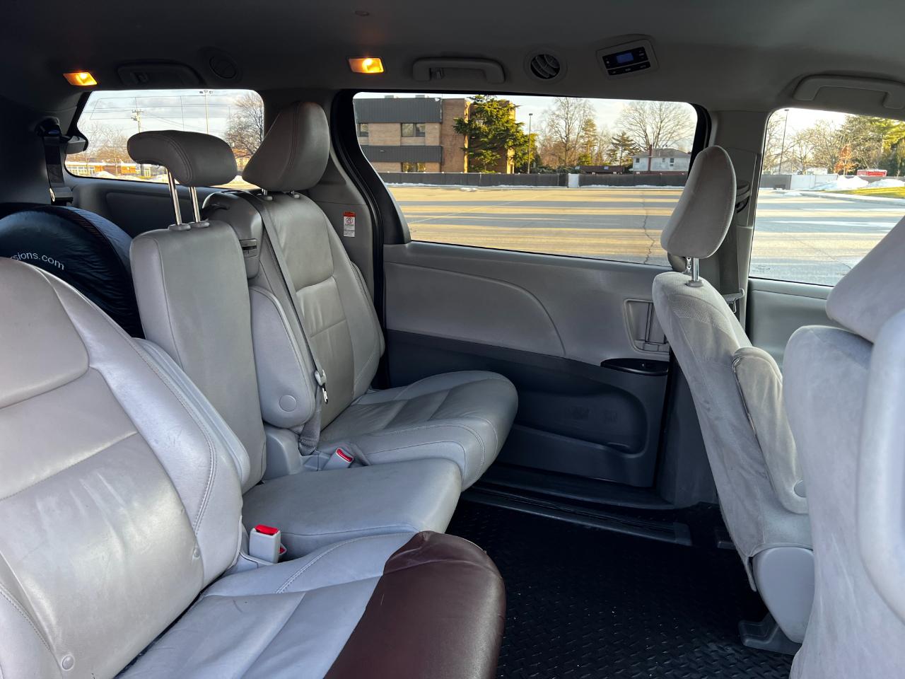 Toyota Sienna LE 7-Passenger Mobility 2020