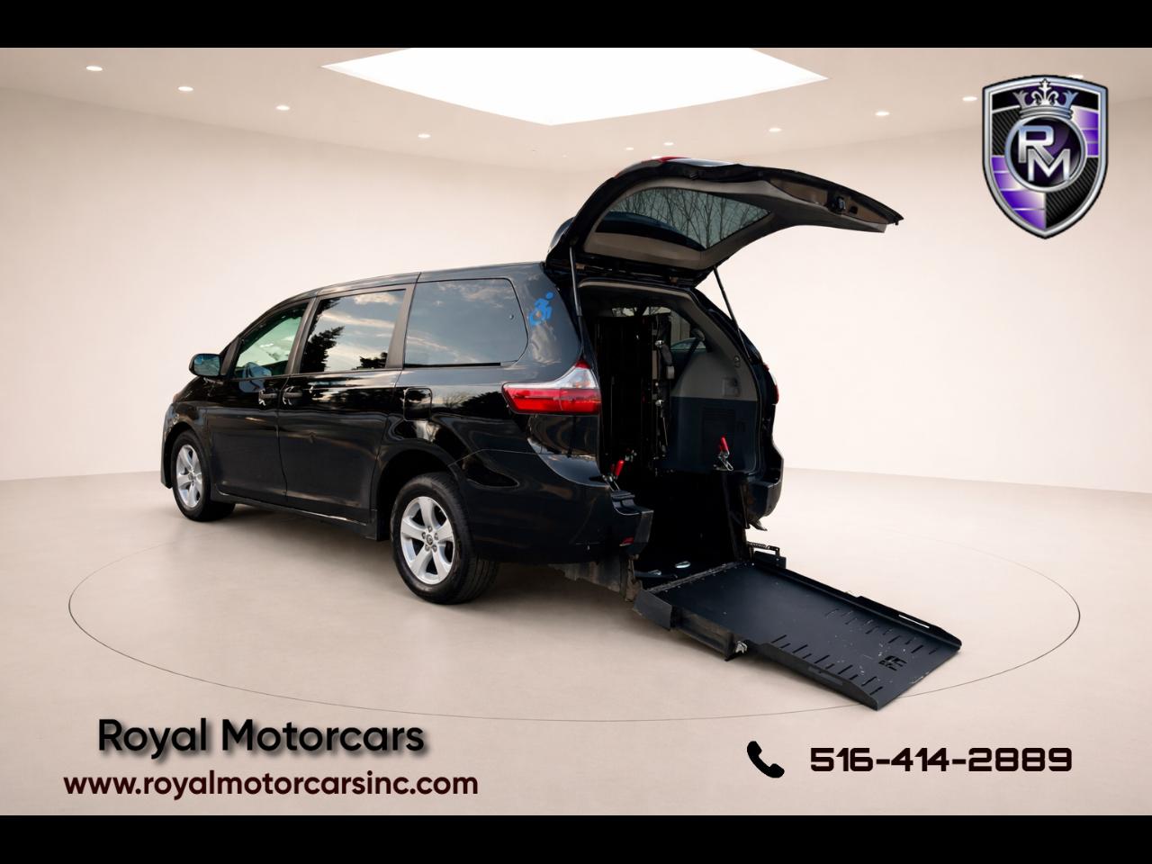 2020 Toyota Sienna LE 7-Passenger Mobility