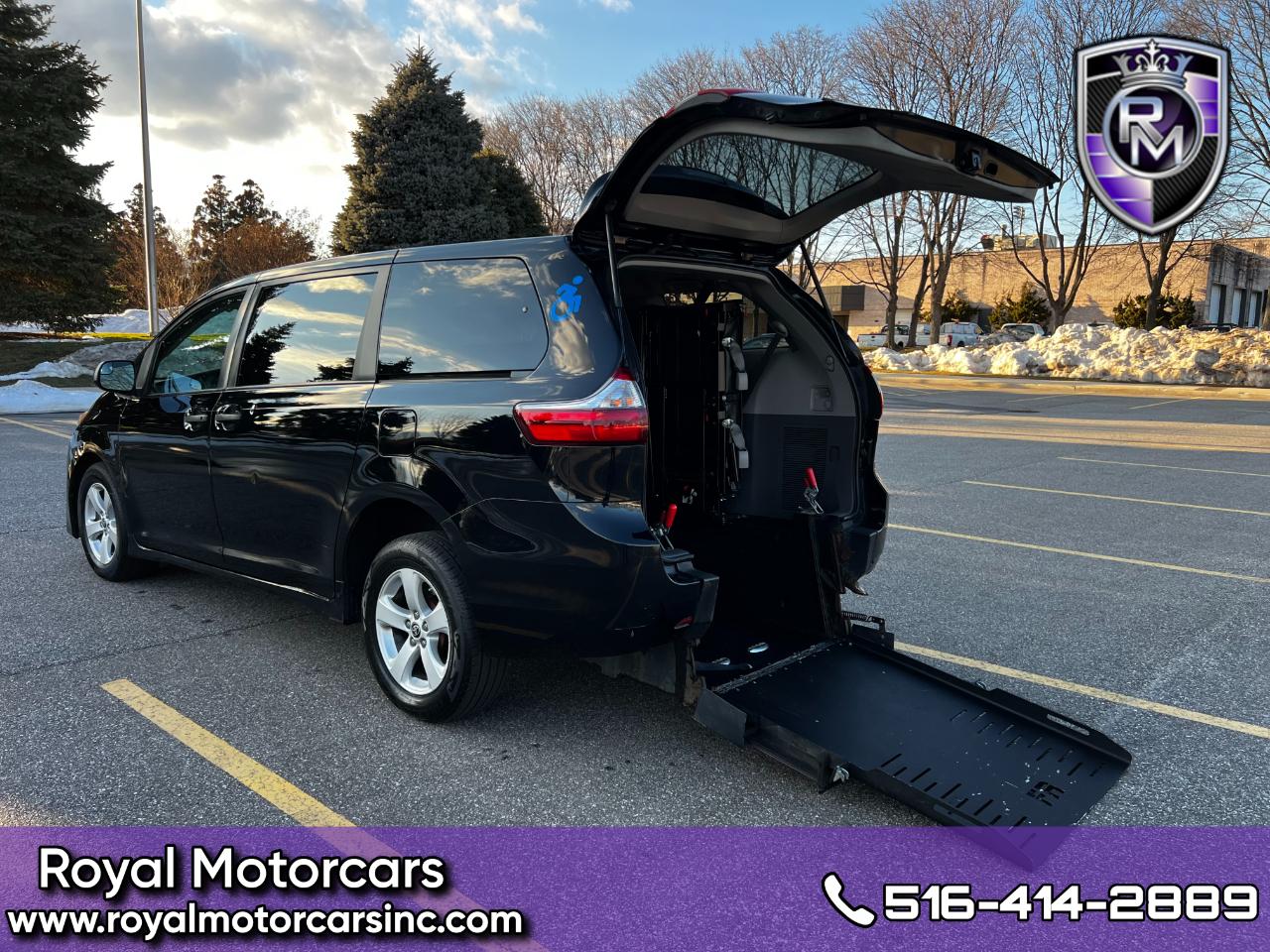 2020 Toyota Sienna LE 7-Passenger Mobility