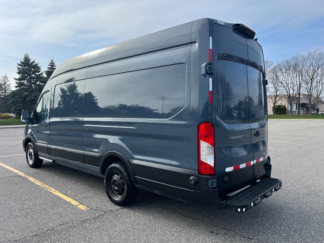 Ford Transit 250 Van High Roof w/Sliding Pass. 148-in. WB EL 2020