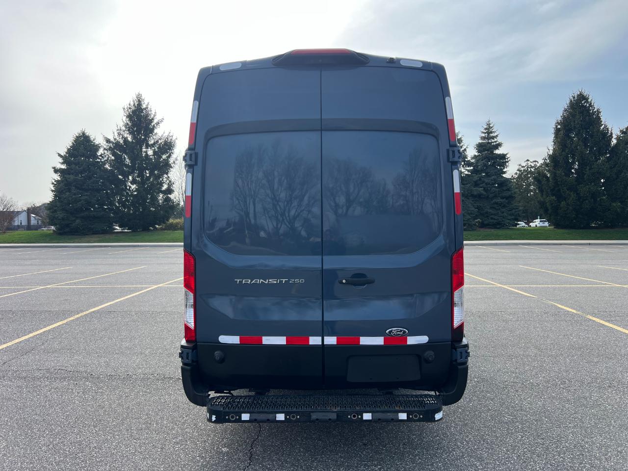 Ford Transit 250 Van High Roof w/Sliding Pass. 148-in. WB EL 2020