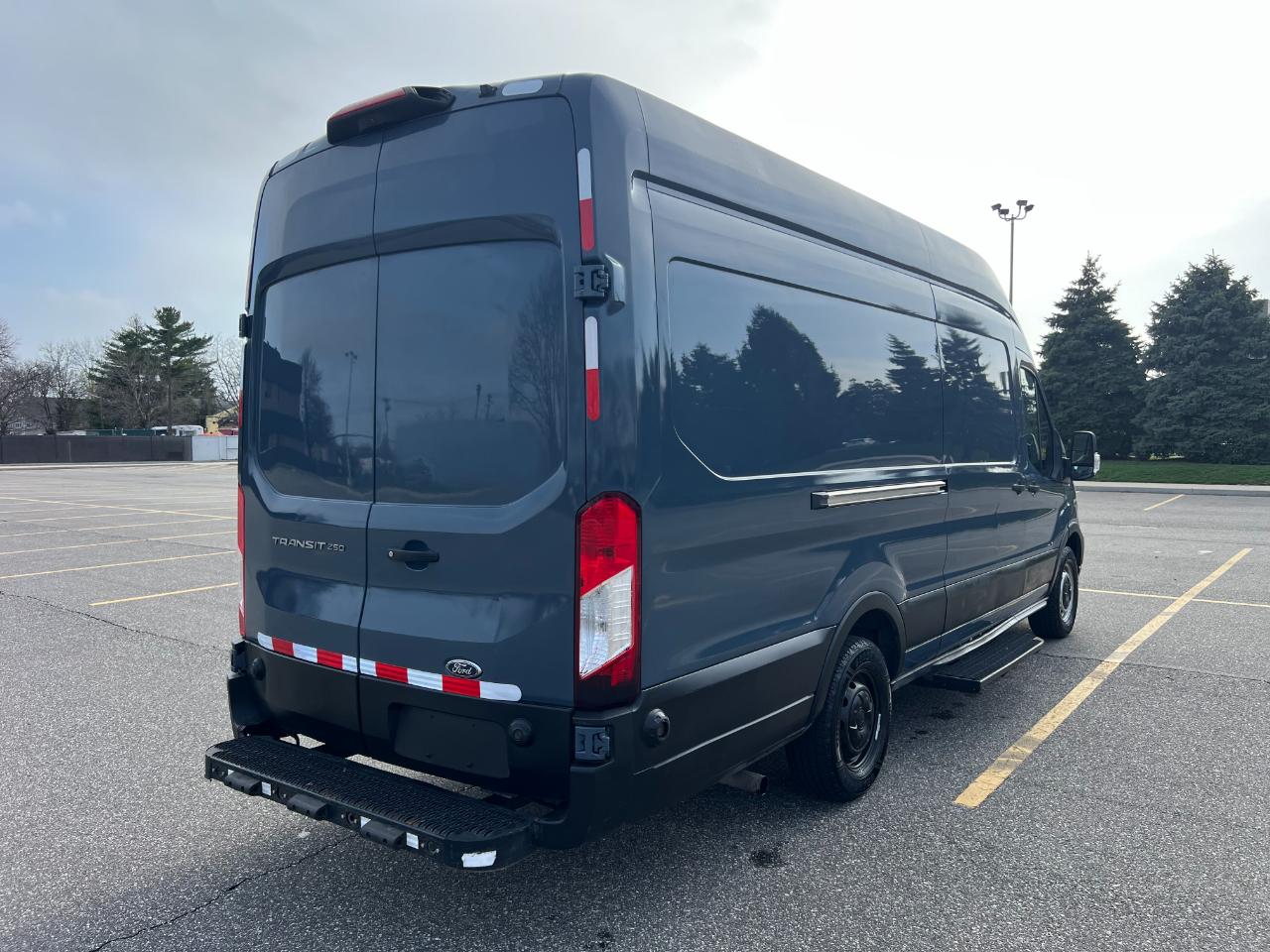 Ford Transit 250 Van High Roof w/Sliding Pass. 148-in. WB EL 2020