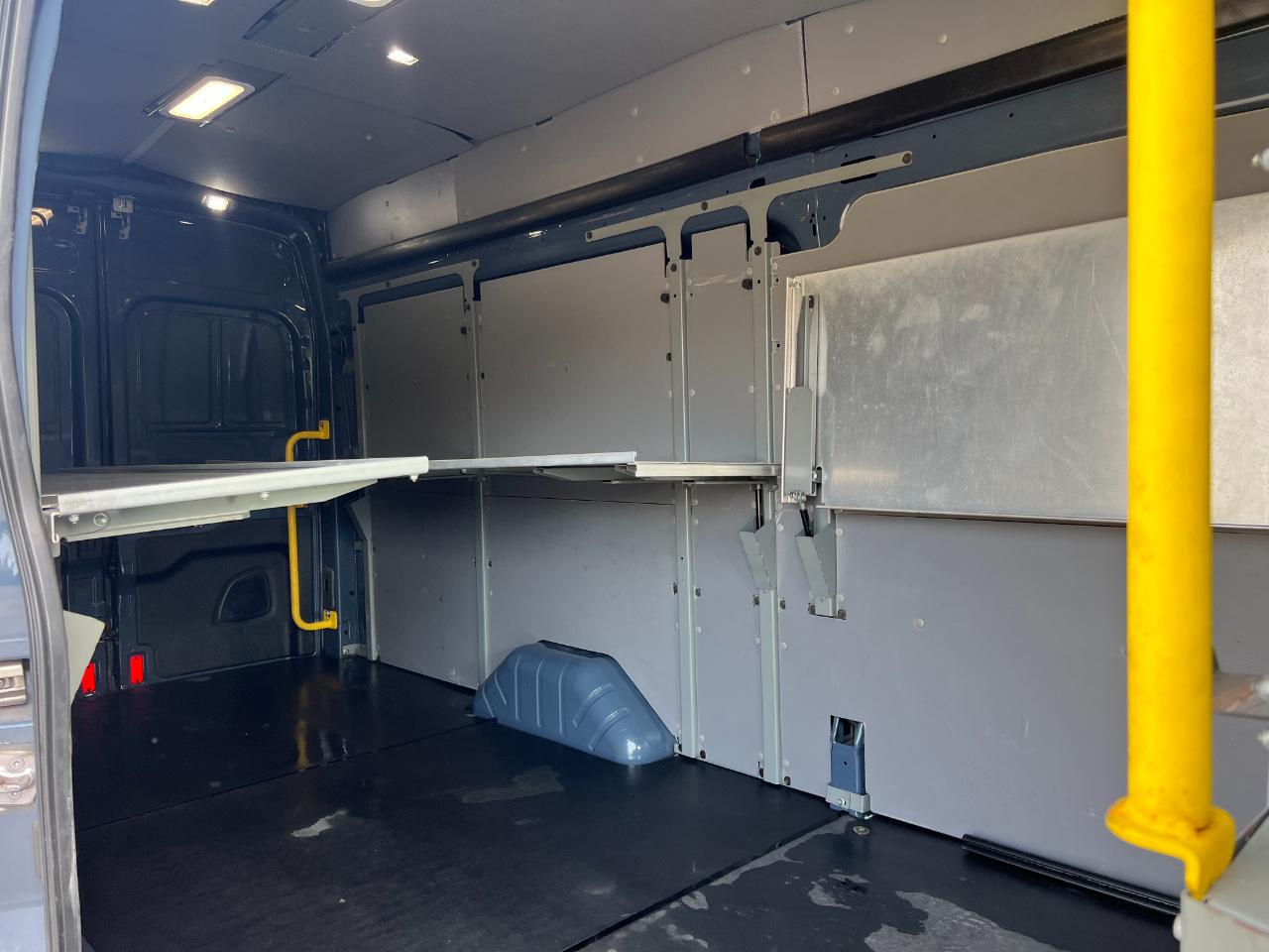 Ford Transit 250 Van High Roof w/Sliding Pass. 148-in. WB EL 2020