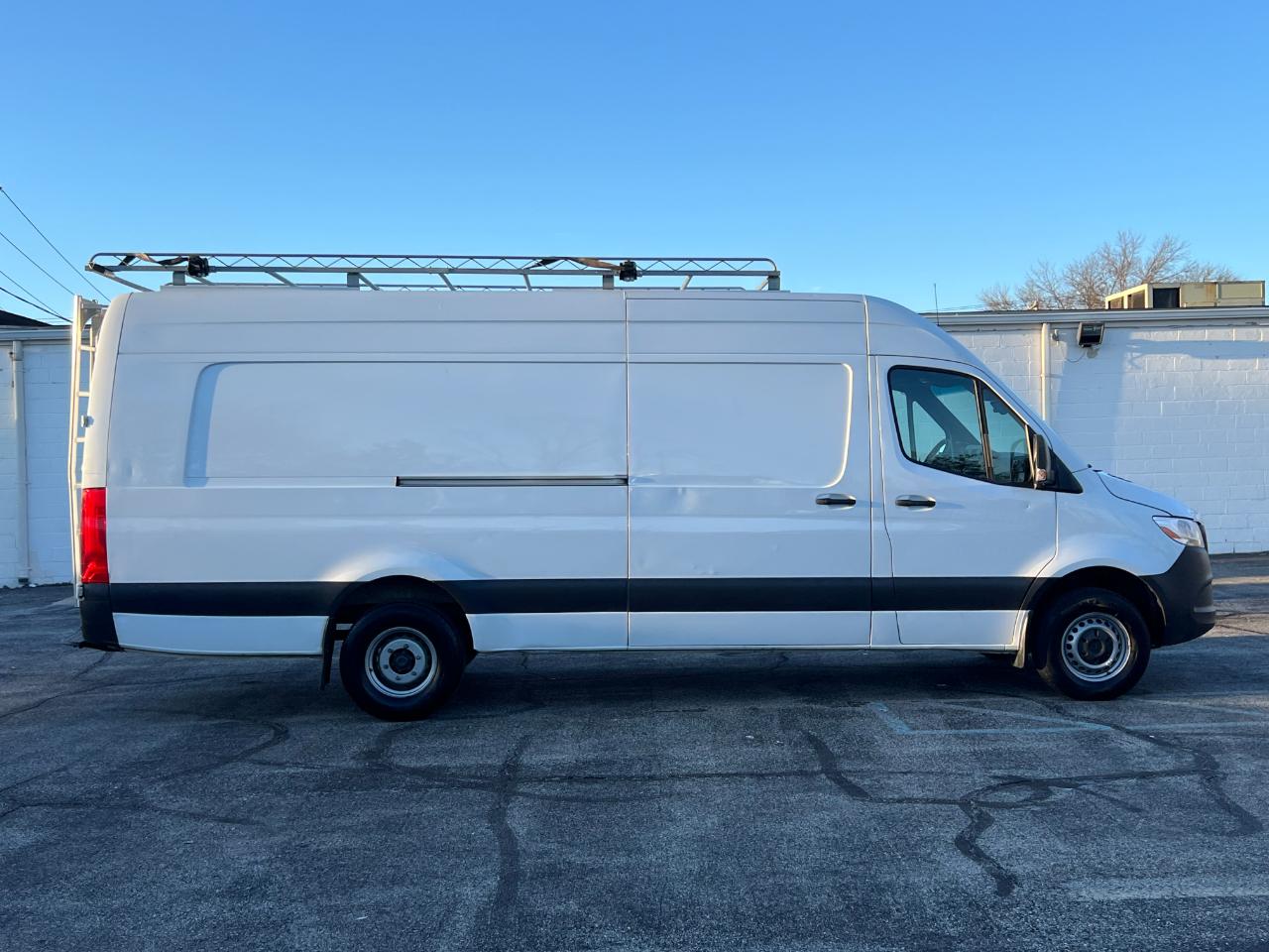 Mercedes-Benz Sprinter 3500 170-in. WB 2023