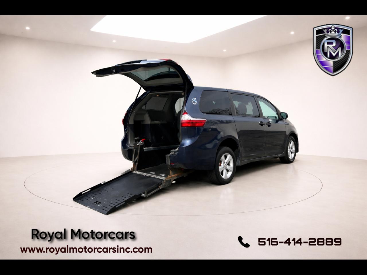 Toyota Sienna LE 7-Passenger Mobility 2020