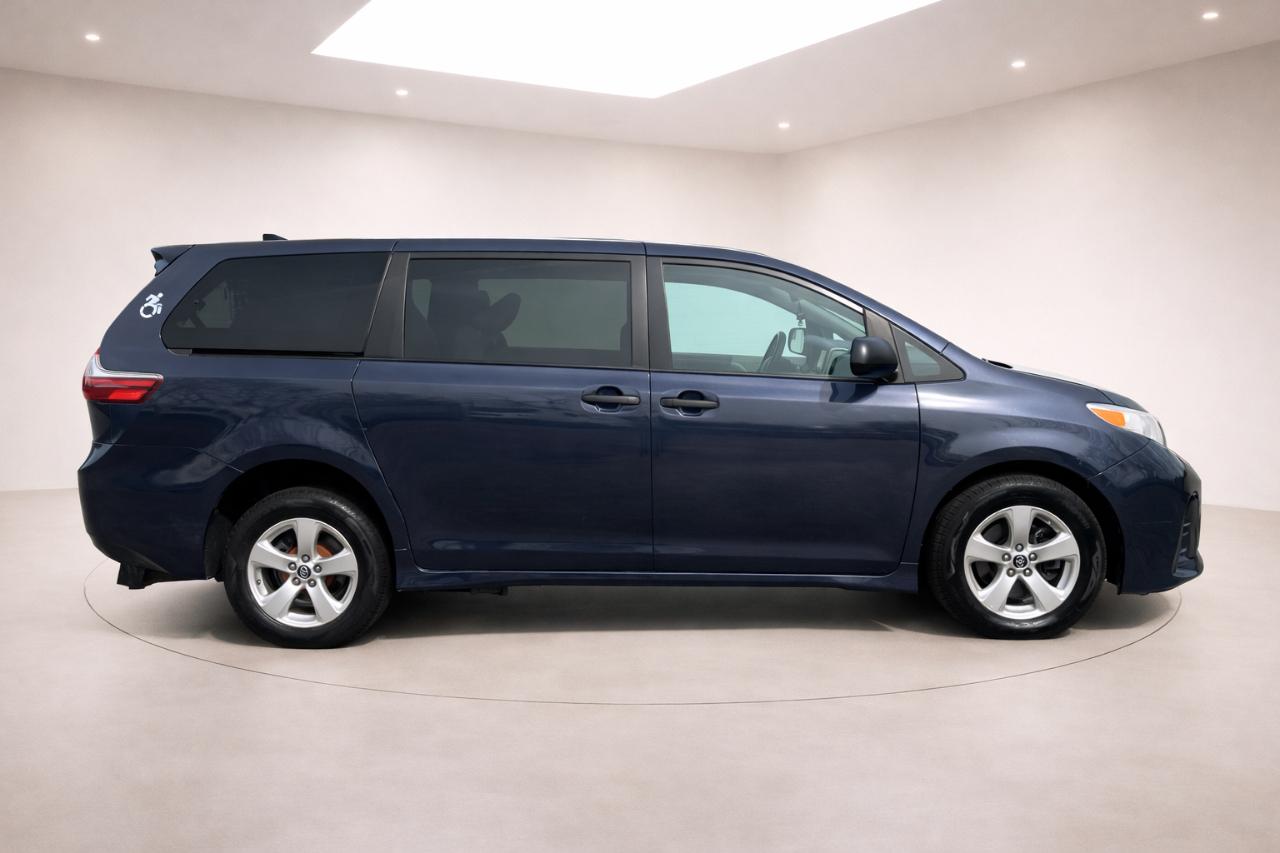 Toyota Sienna LE 7-Passenger Mobility 2020