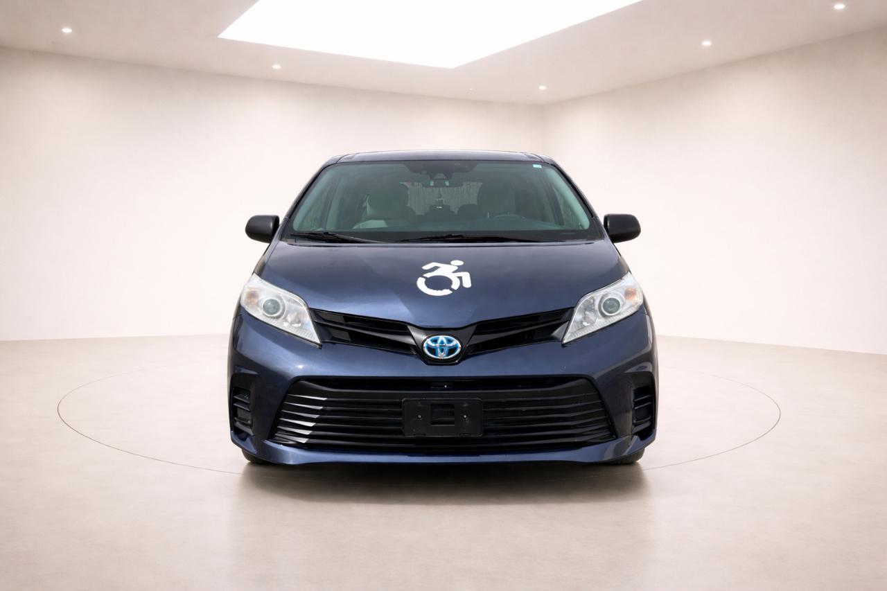 Toyota Sienna LE 7-Passenger Mobility 2020