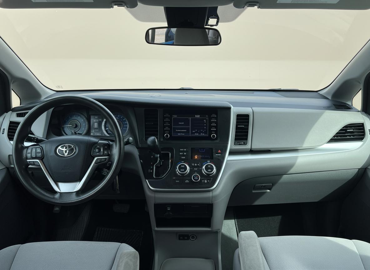 Toyota Sienna LE 7-Passenger Mobility 2020