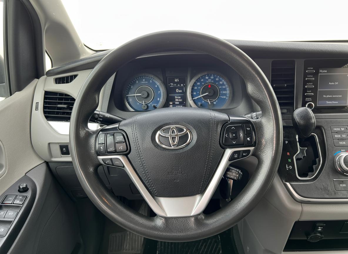 Toyota Sienna LE 7-Passenger Mobility 2020