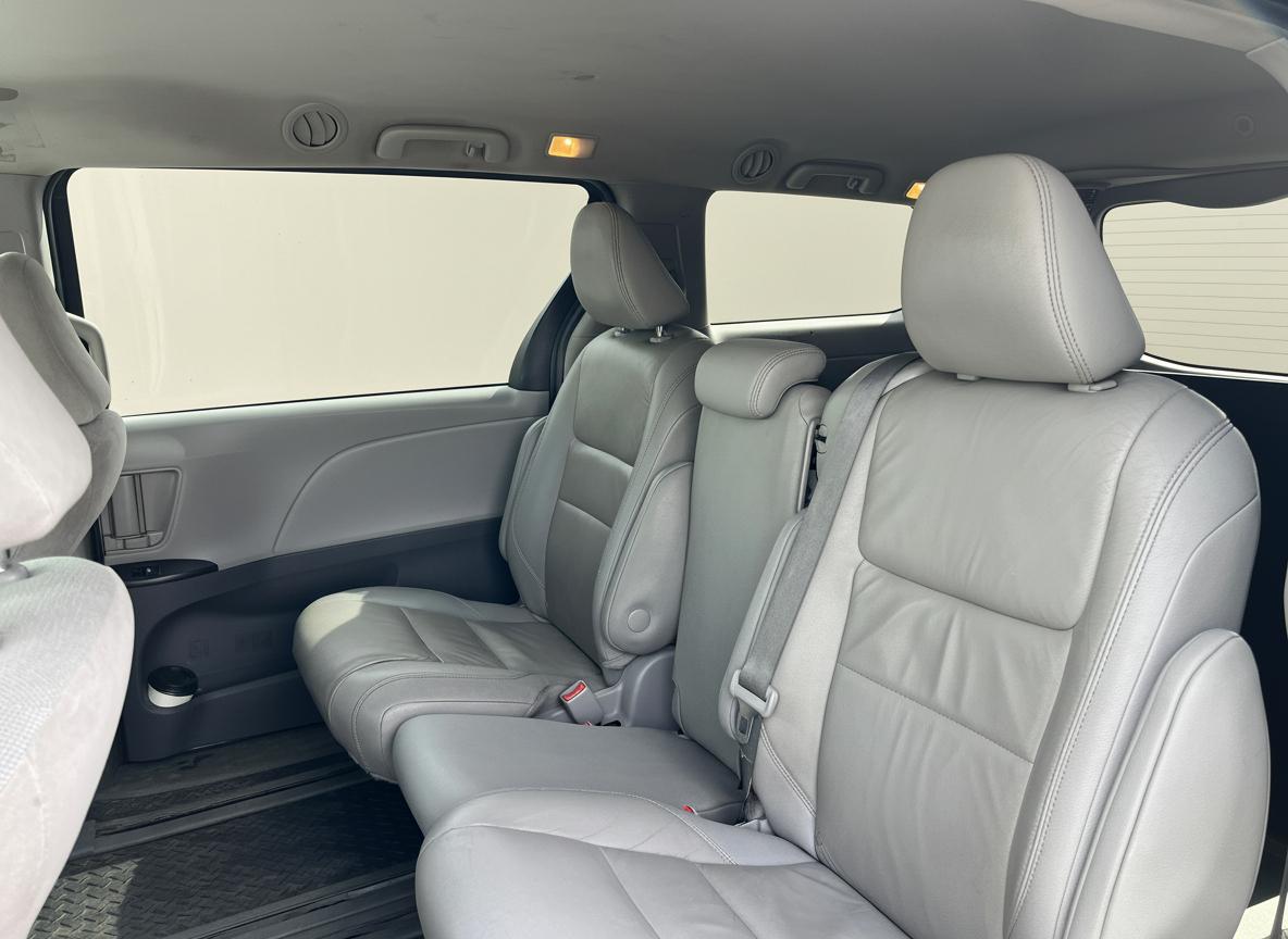 Toyota Sienna LE 7-Passenger Mobility 2020