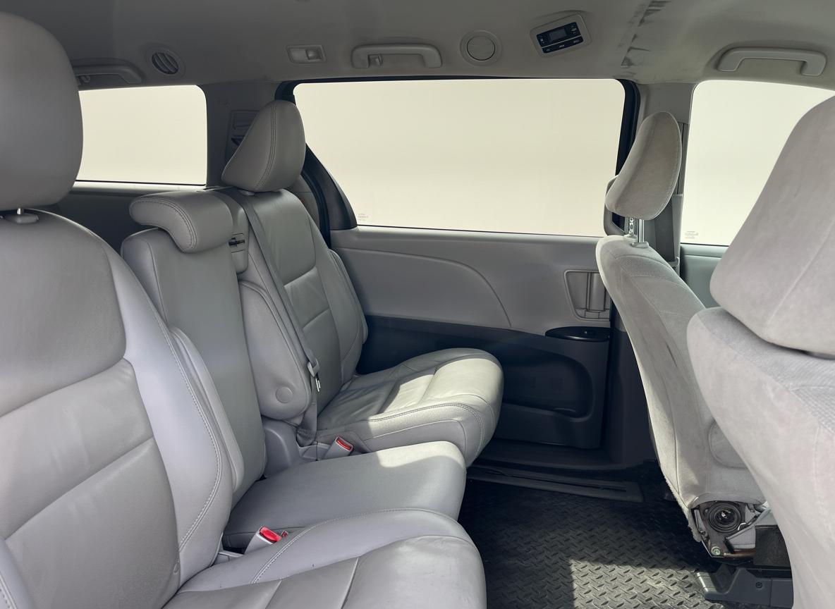 Toyota Sienna LE 7-Passenger Mobility 2020