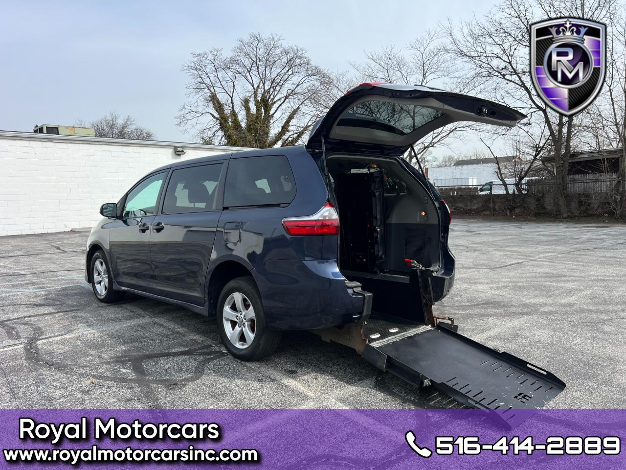 2020 Toyota Sienna LE 7-Passenger Mobility