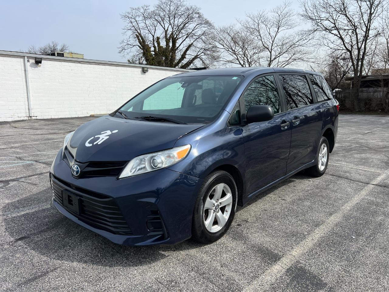 Toyota Sienna LE 7-Passenger Mobility 2020