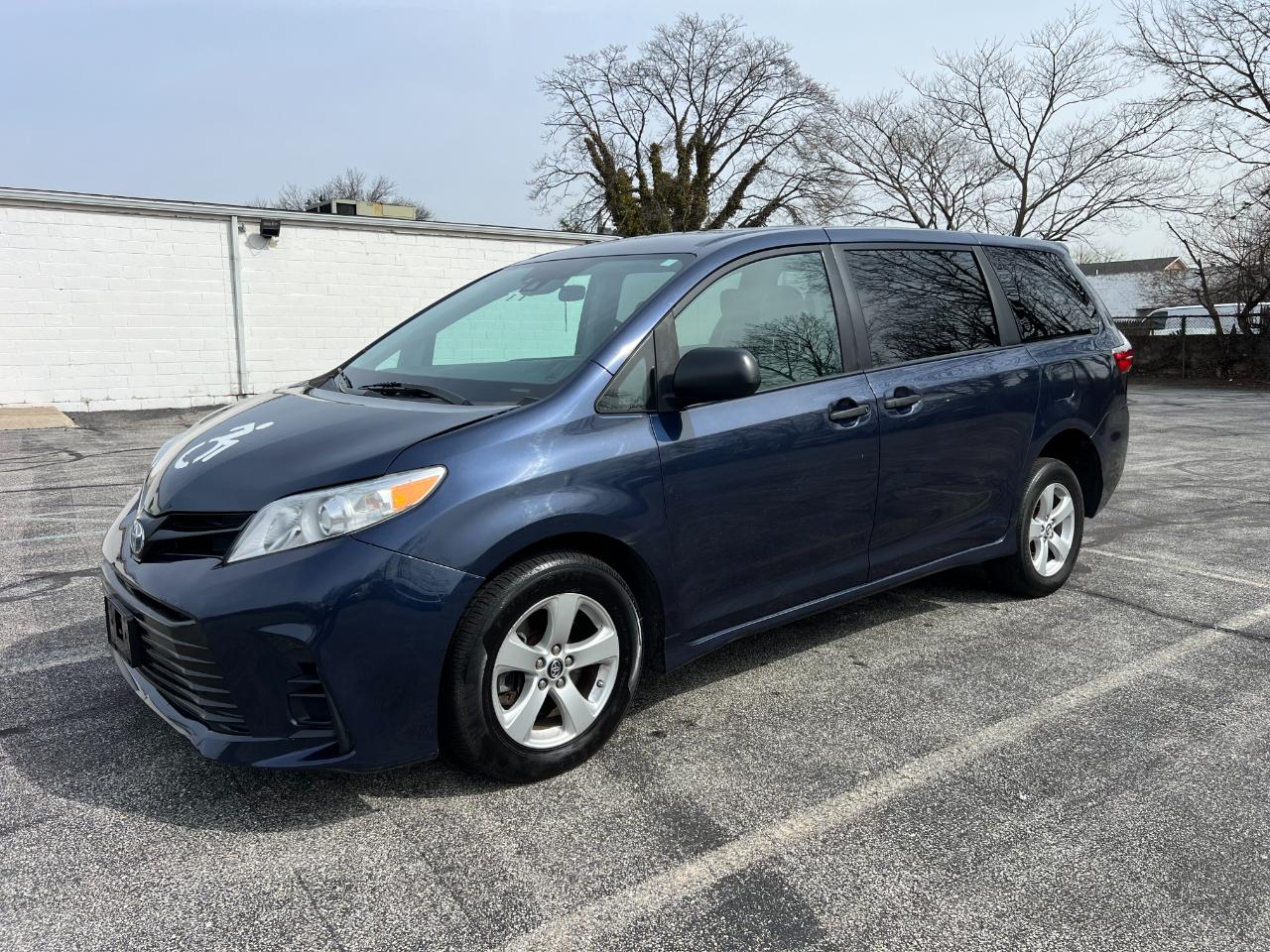 Toyota Sienna LE 7-Passenger Mobility 2020