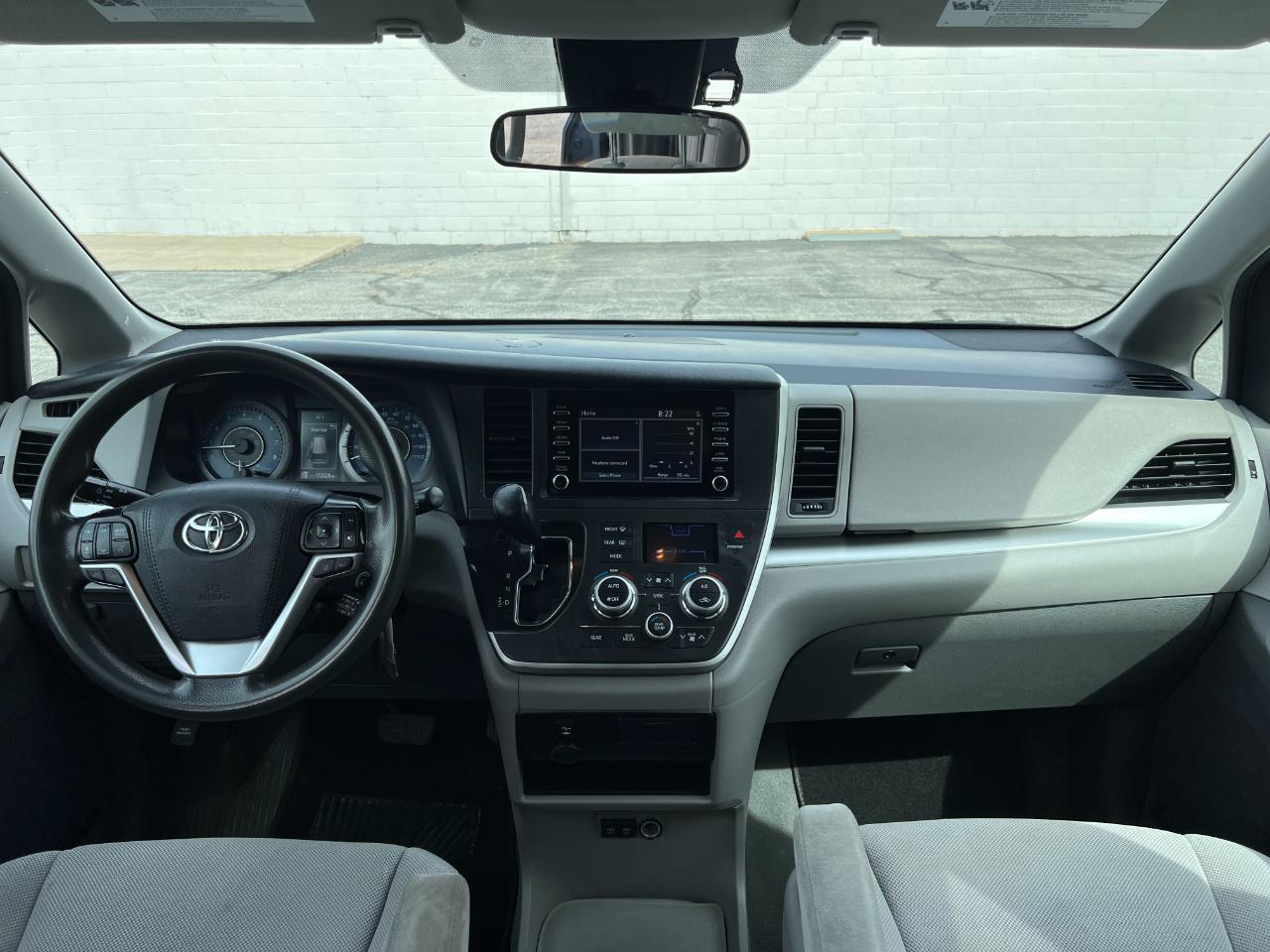 Toyota Sienna LE 7-Passenger Mobility 2020