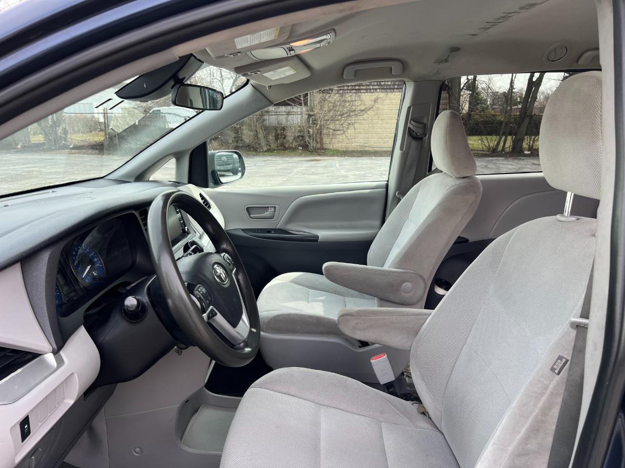 Toyota Sienna LE 7-Passenger Mobility 2020