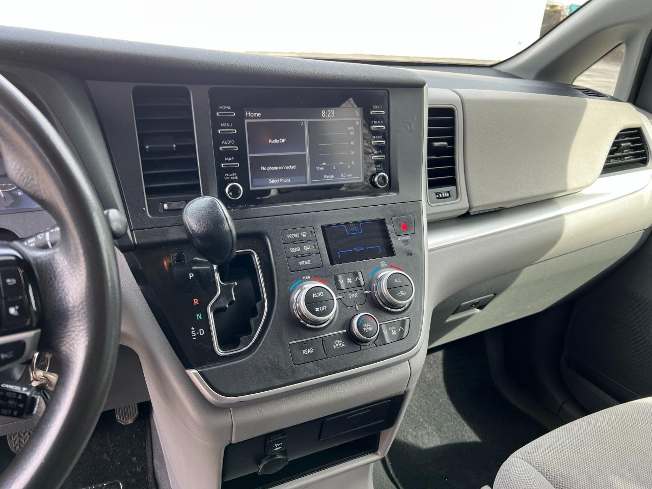 Toyota Sienna LE 7-Passenger Mobility 2020