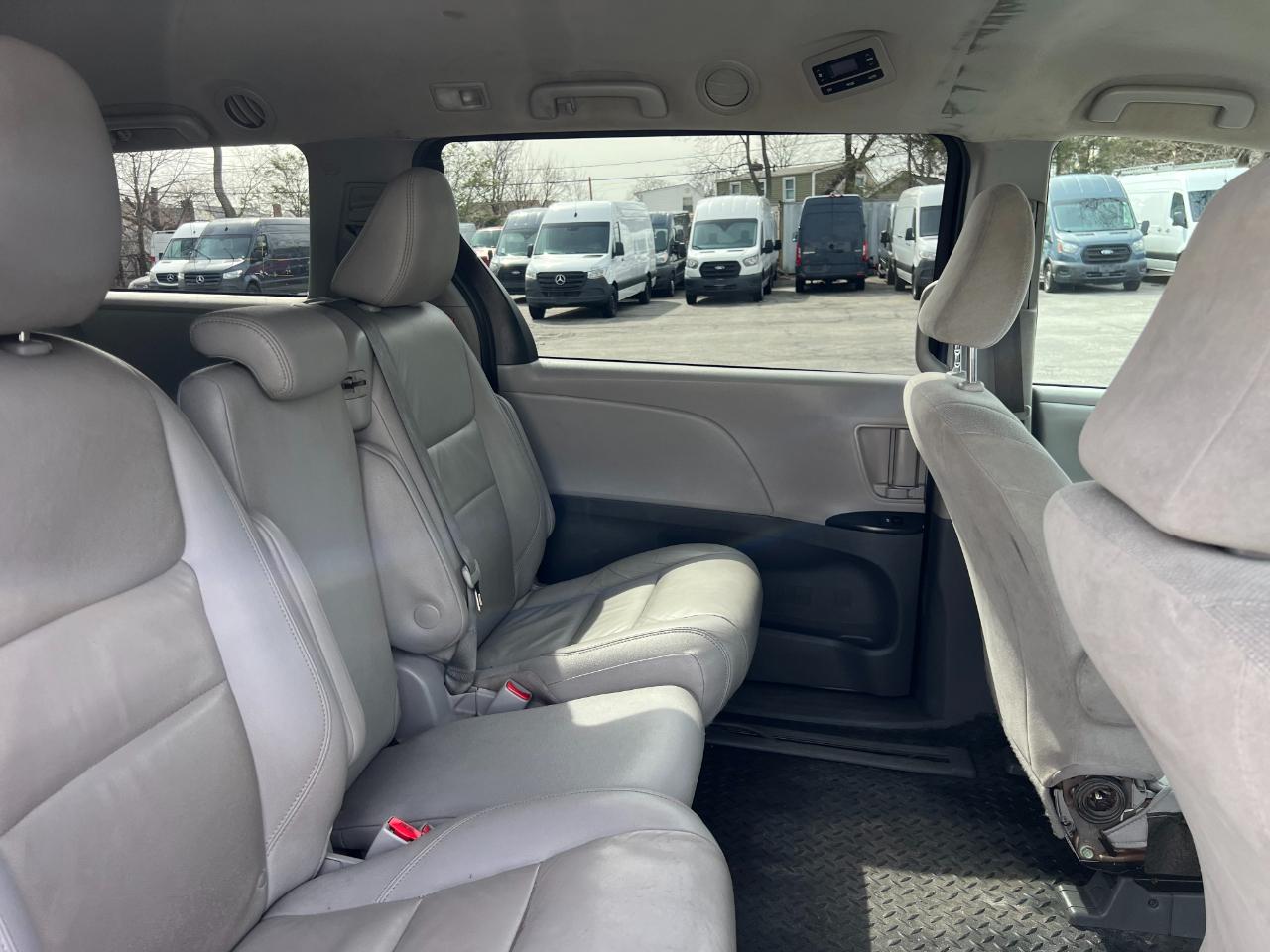 Toyota Sienna LE 7-Passenger Mobility 2020