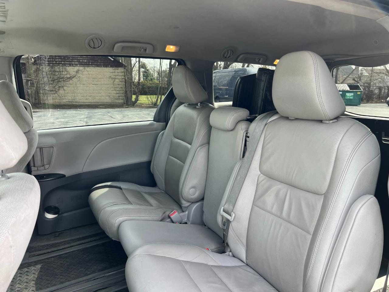 Toyota Sienna LE 7-Passenger Mobility 2020