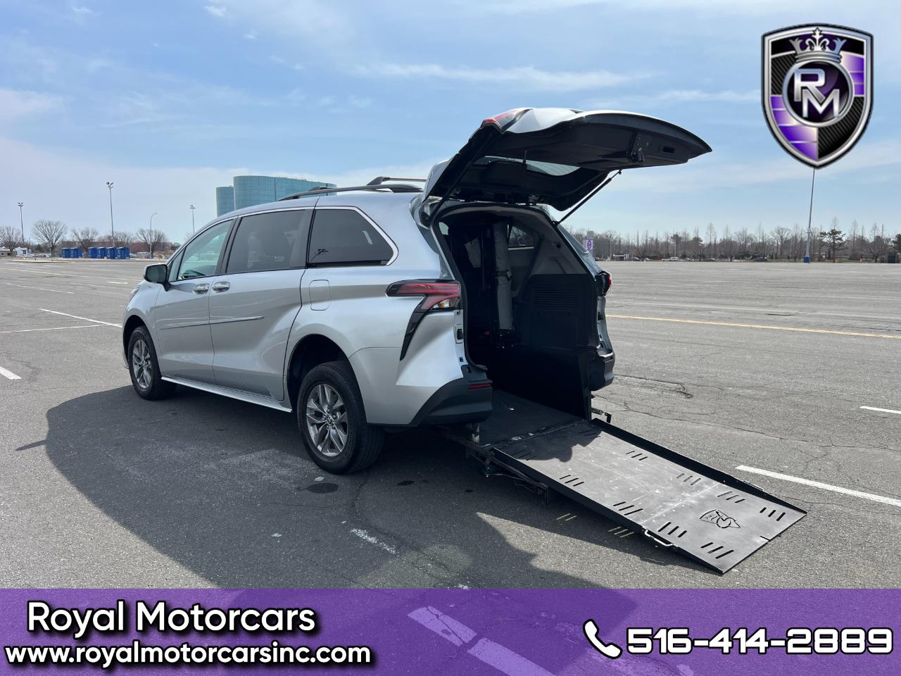 Toyota Sienna LE 8-Passenger 2022