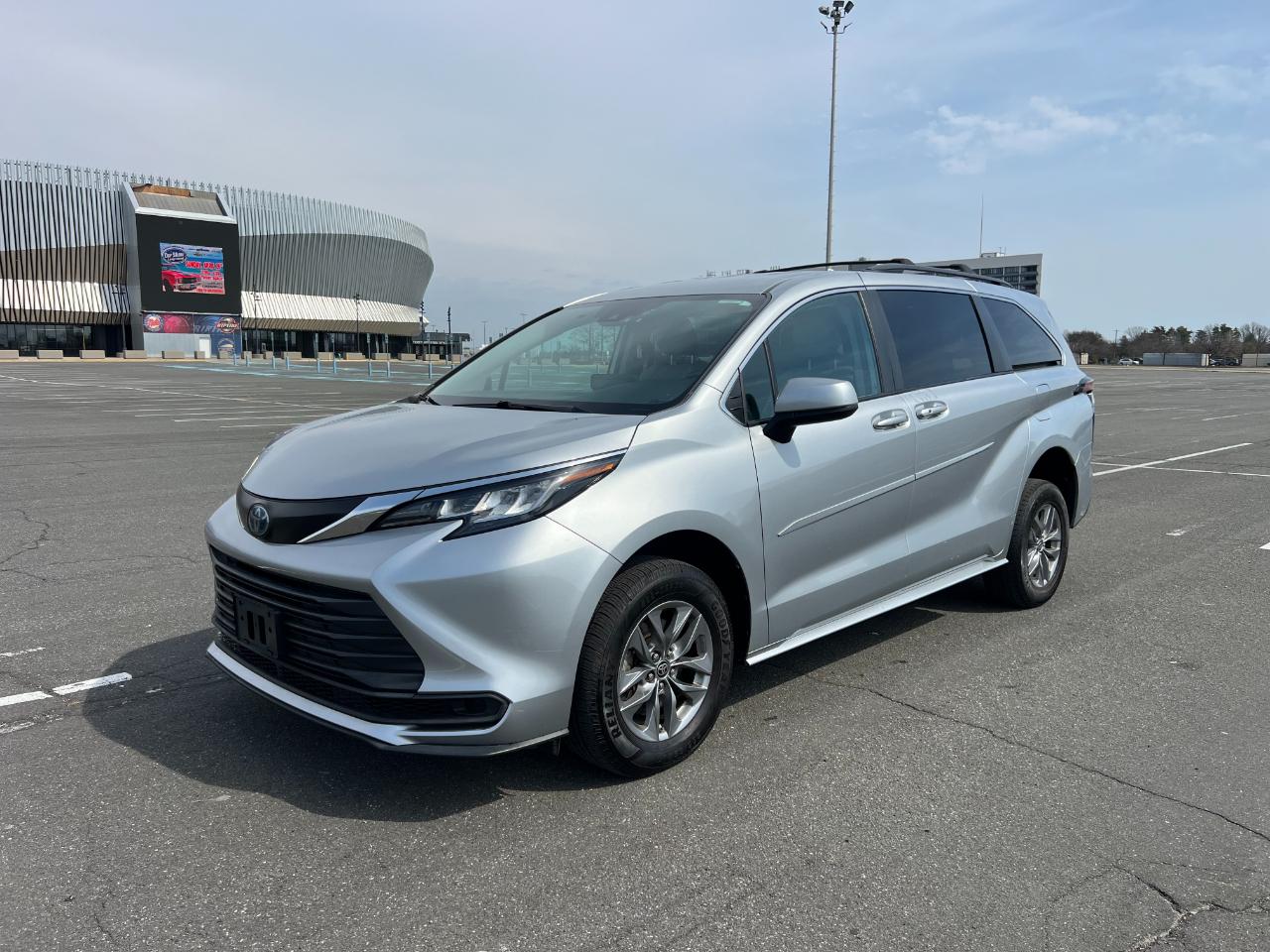 Toyota Sienna LE 8-Passenger 2022