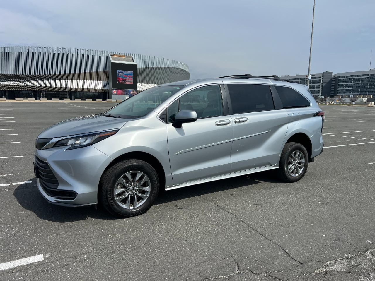 Toyota Sienna LE 8-Passenger 2022