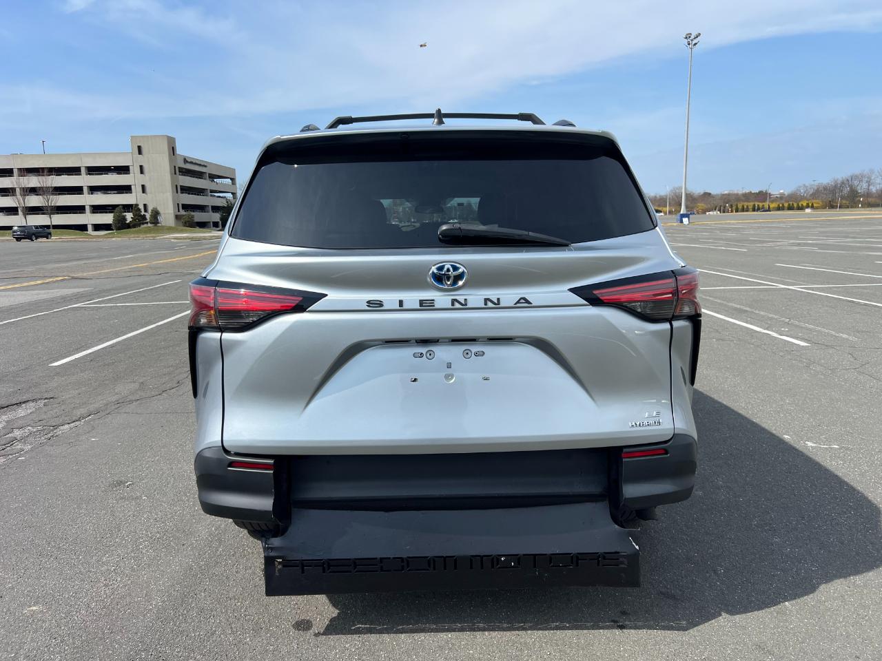 Toyota Sienna LE 8-Passenger 2022