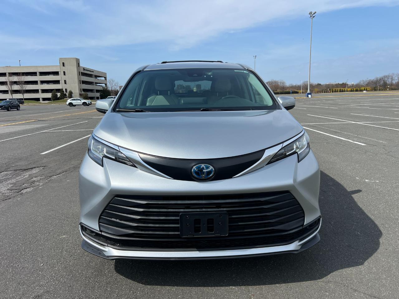 Toyota Sienna LE 8-Passenger 2022