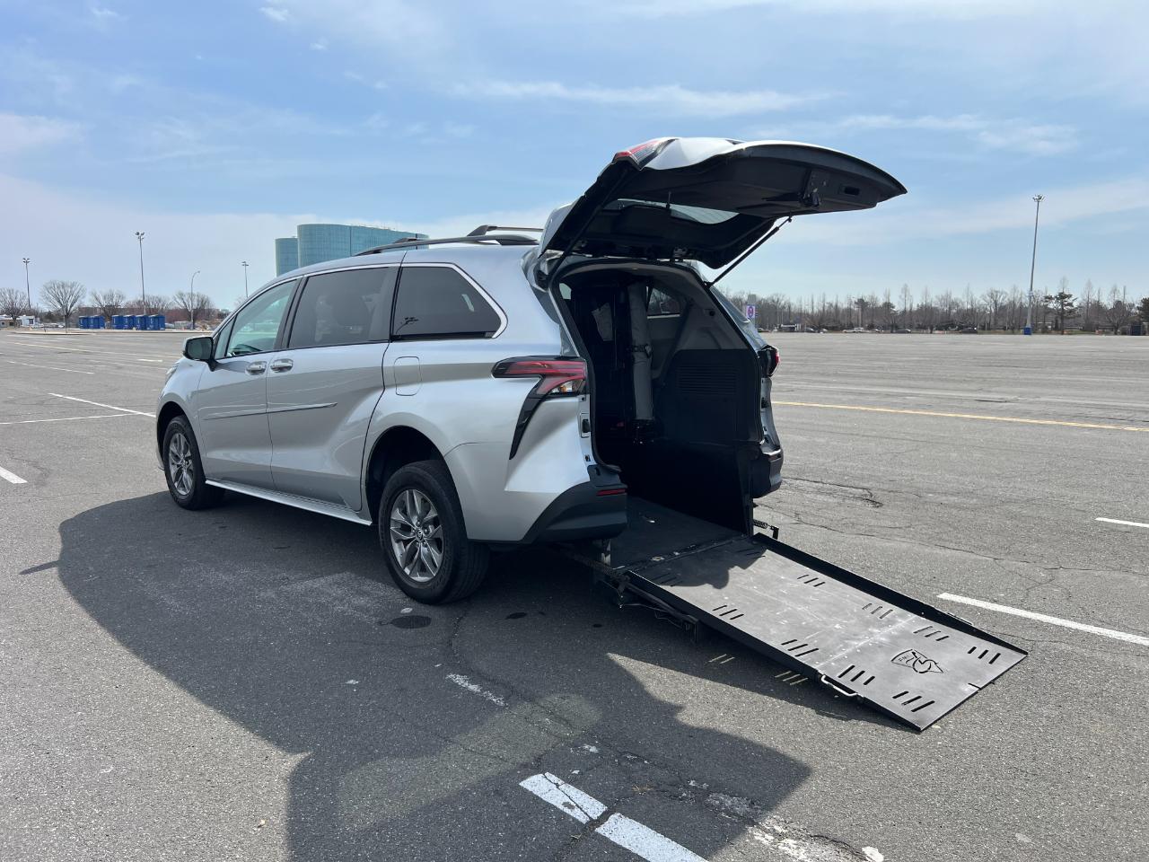 Toyota Sienna LE 8-Passenger 2022