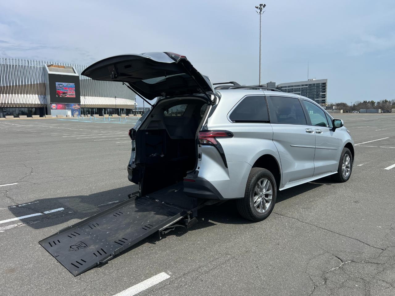 Toyota Sienna LE 8-Passenger 2022