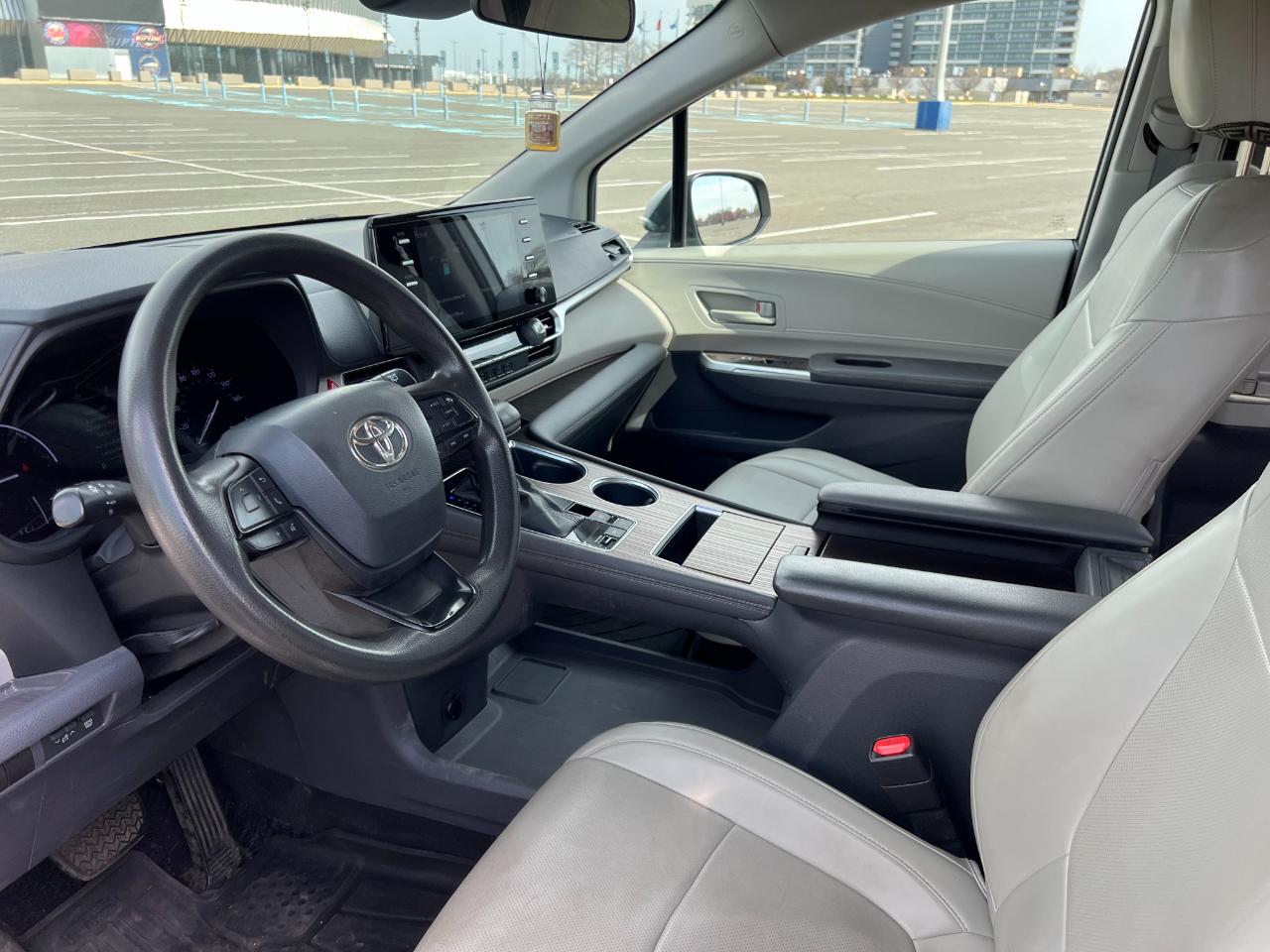 Toyota Sienna LE 8-Passenger 2022