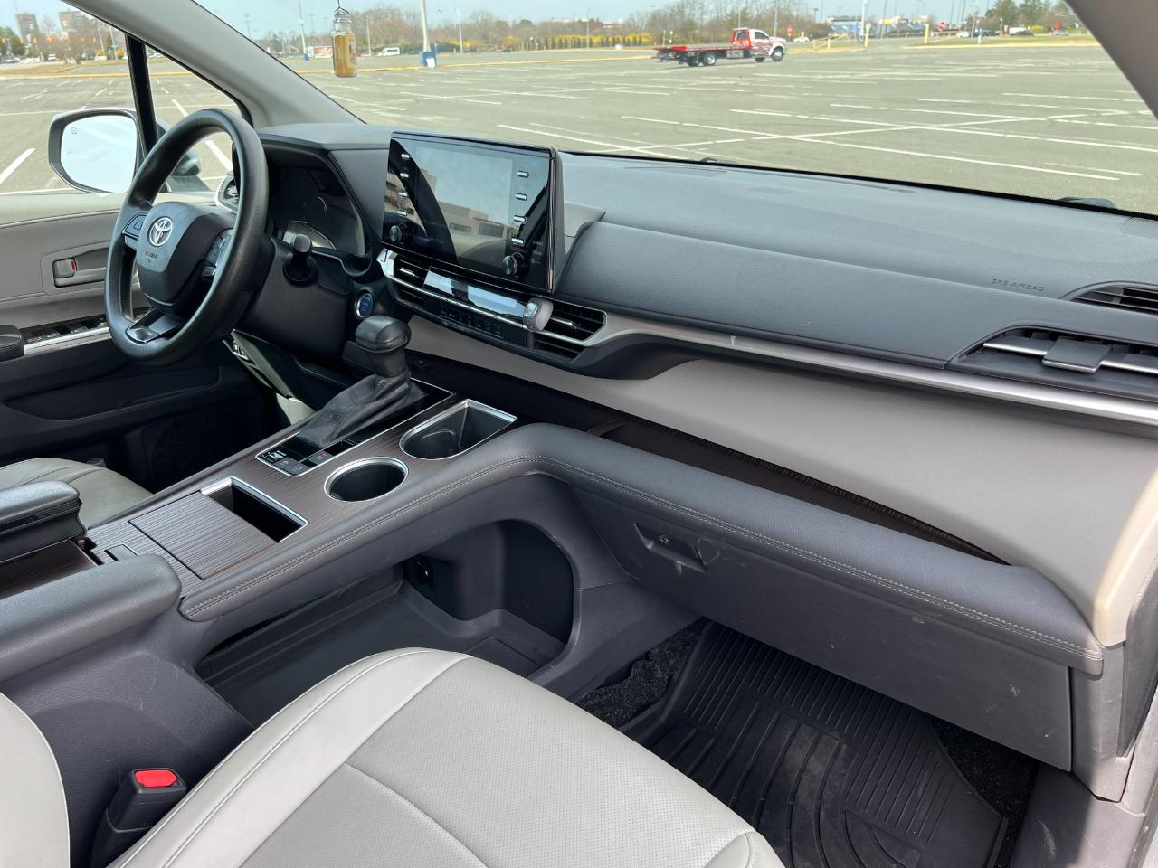 Toyota Sienna LE 8-Passenger 2022