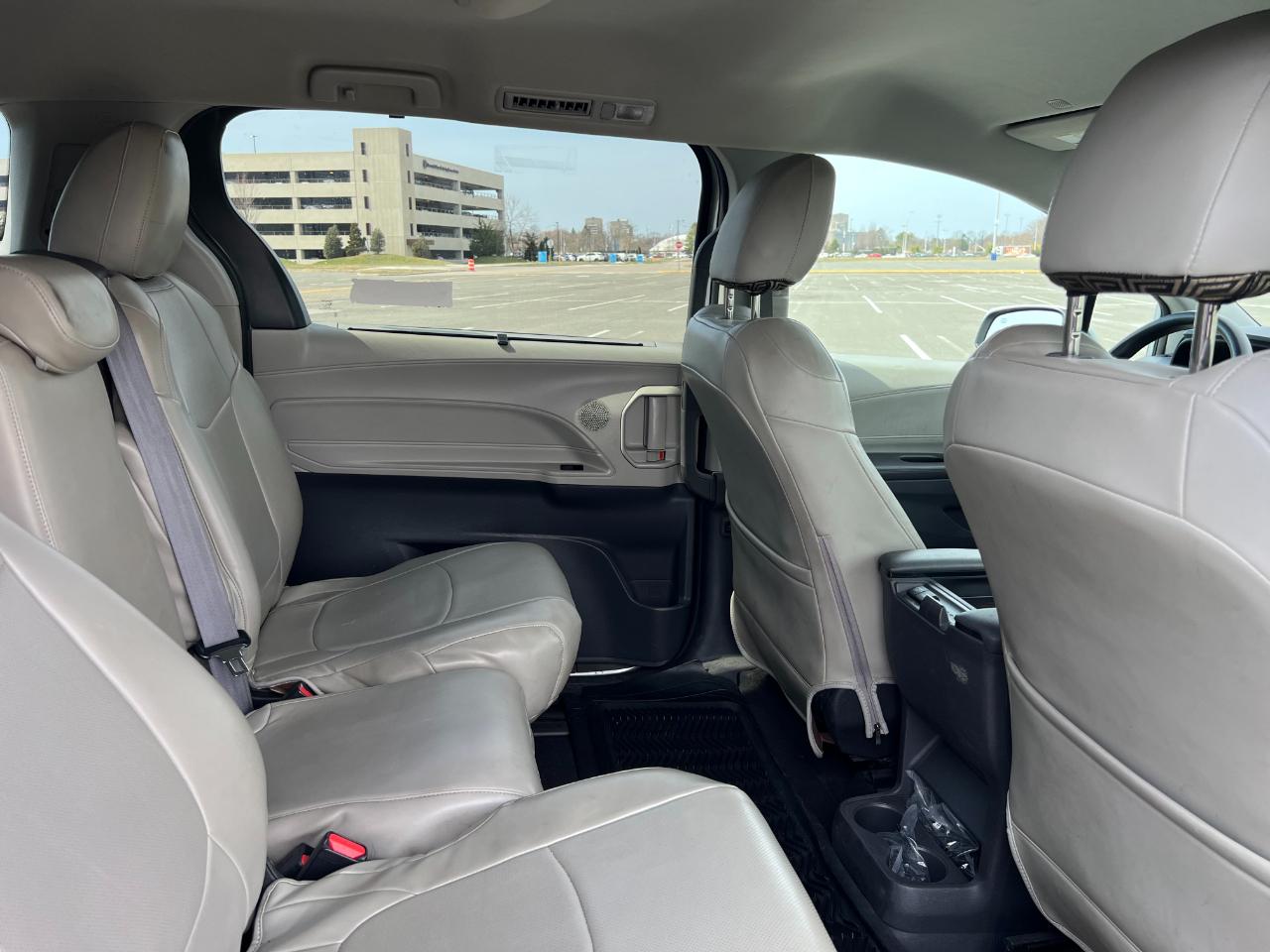 Toyota Sienna LE 8-Passenger 2022